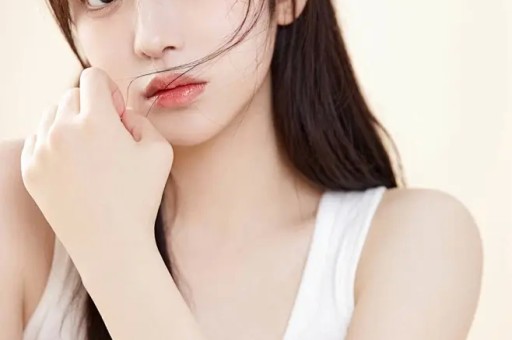 黄一鸣直播带娃被扒欠款55万、限高！王思聪不回应真不是没理由